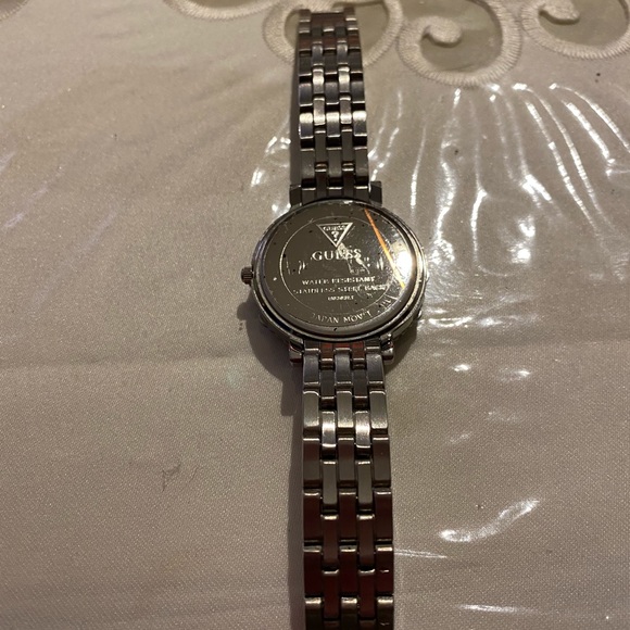 NWOT Guess women’s watch - Picture 3 of 3